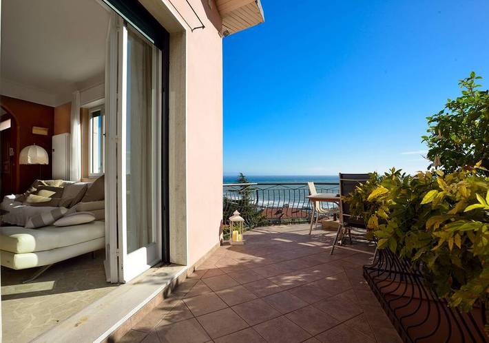 Ferienhaus für 8 Personen, mit Balkon/Terrasse in Imperia Provinz - 4