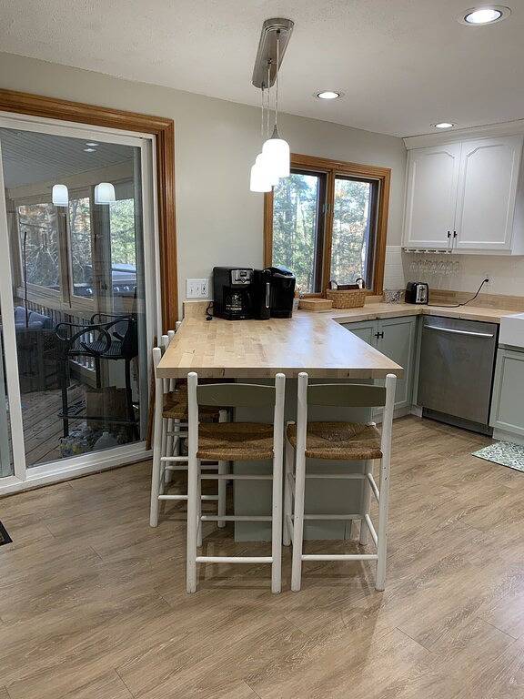 Bike Week 2026 Available!! 4Br, 2 Bath Dates open Late May and June sleeps 7 in Gilford, Lake Winnipesaukee