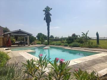 Gîte pour 4 personnes, avec jardin ainsi que terrasse et piscine dans le Gers