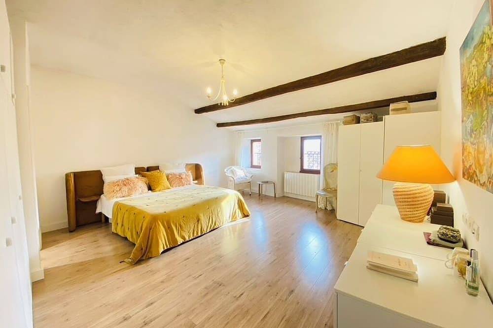 Village house in the heart of Cabris, spacious, elegant, quiet. in Cabris, Cannes region