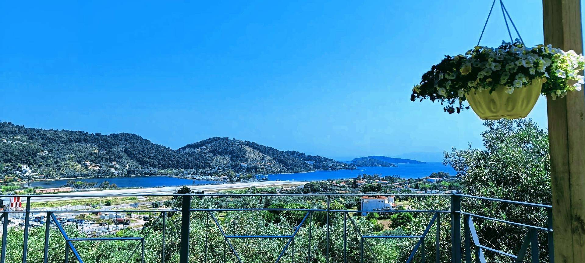 Skyframe Villa mit atemberaubendem Blick auf das Meer... in Sporaden