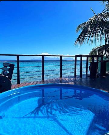 Cottage pour 4 personnes, avec piscine ainsi que vue et jardin dans Paea