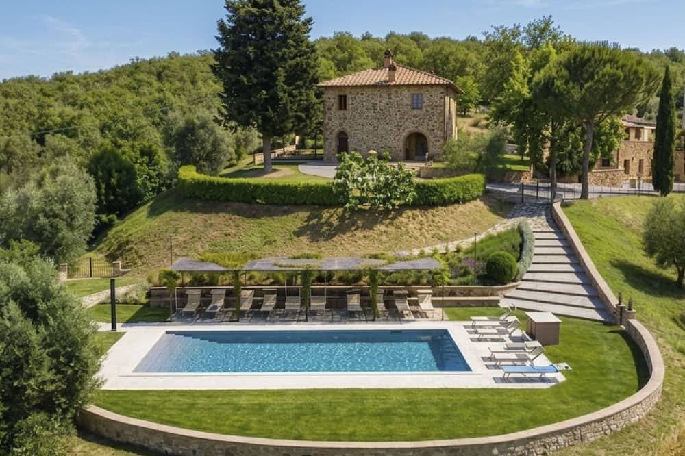 Appartamento intero, Elegante appartamento per 6 persone con A/C, piscina, Wifi, Tv, patio e animali ammessi in Panicale, Lago Trasimeno
