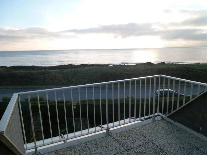 Gîte pour 5 personnes, avec Balcon ainsi que Terrasse et Vue dans Grande plage de Kervoyal