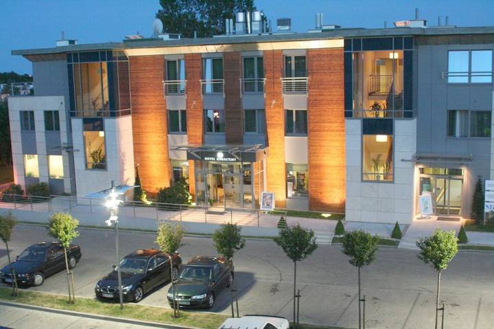 Hotel, z Taras i Jacuzzi oraz Ogród i Sauna w Orłowo