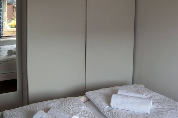 Ganze Wohnung, Apartment mit privater Holzterrasse und Strandkorb in Friedrichskoog-Spitze, Friedrichskoog