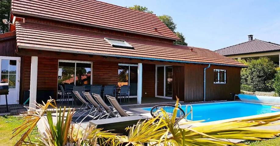 Location de vacances pour 10 personnes, avec Jacuzzi et Terrasse ainsi que Jardin et Piscine à Saint-Gérons