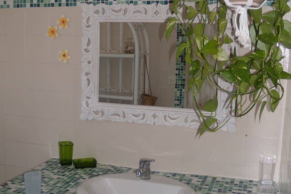 Appartement entier, Appartement dans villa avec piscine et jardin privatisés in Baillargues, Côte méditerranéenne (France)
