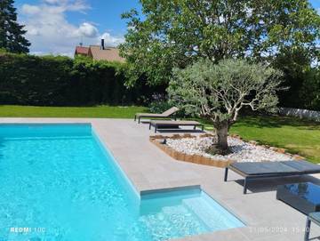 Cottage pour 2 personnes, avec piscine et terrasse ainsi que jardin et vue à Crémieu