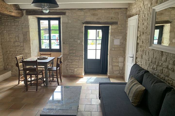 Gîte des Ruches, gîte paisible et chaleureux 1 chambre avec piscine in Chives, Région de Saint-Jean-d'Angély