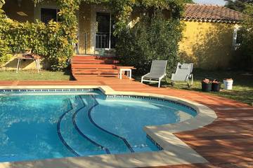 Cottage pour 6 personnes, avec terrasse et jardin, animaux acceptés à Castillon-du-Gard