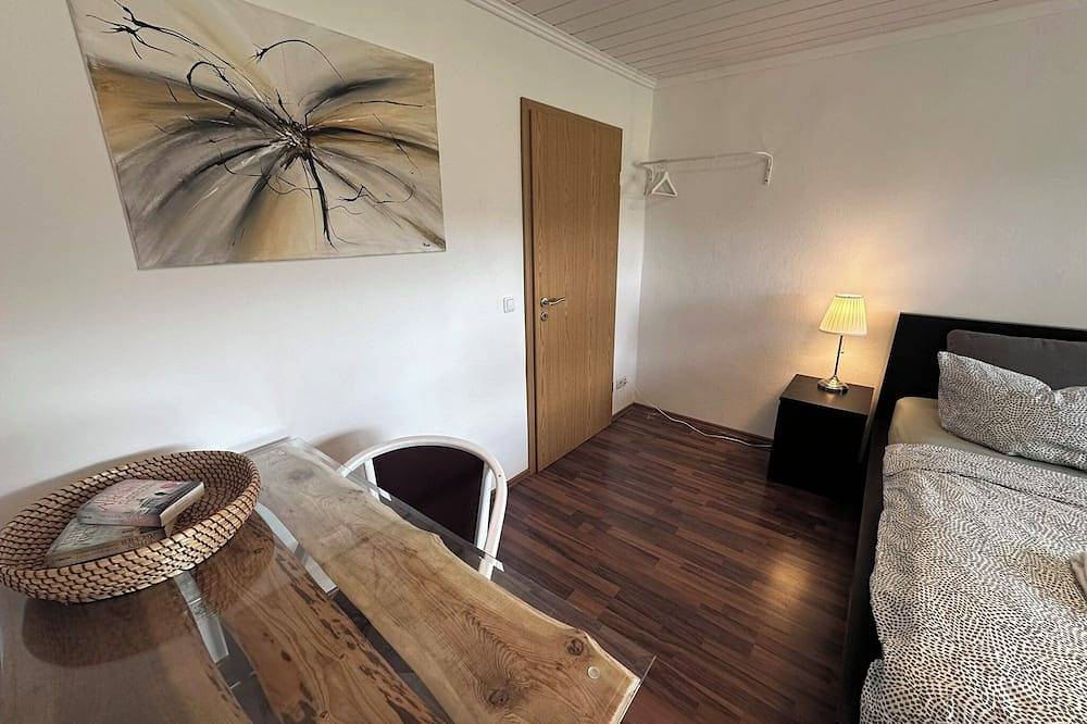 Ferienhaus Eickhof mit Kamin, Billard, Tischtennis, Kicker und gratis W-Lan in Warnow (bei Bützow), Naturpark Nossentiner/Schwinzer Heide