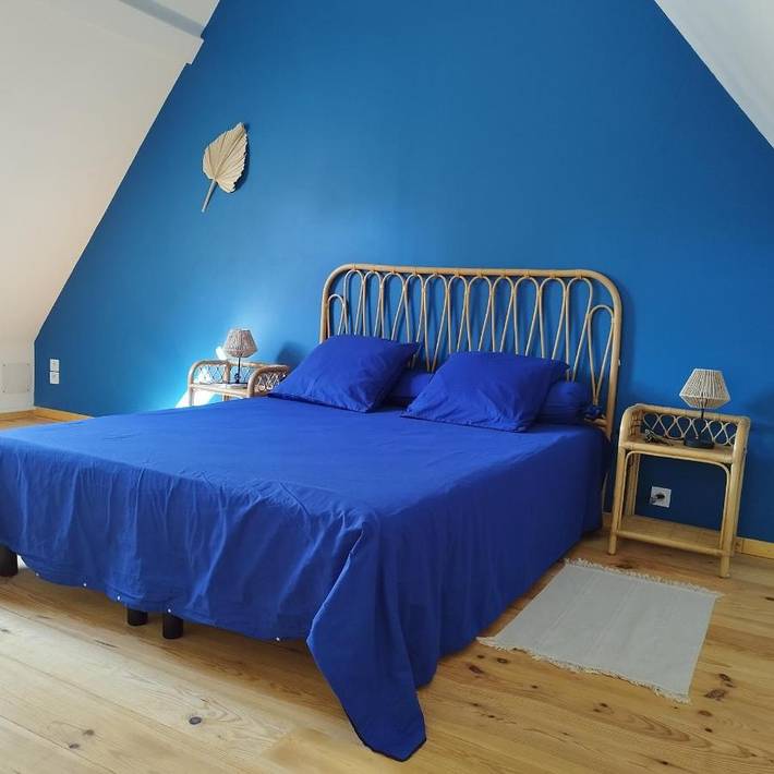 Location de vacances pour 3 personnes, avec Terrasse ainsi que Jardin et Vue à Briantes