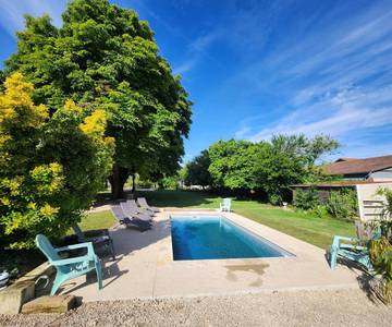 Gîte pour 15 personnes, avec jacuzzi ainsi que piscine et jardin, animaux acceptés à Loisy-sur-Marne