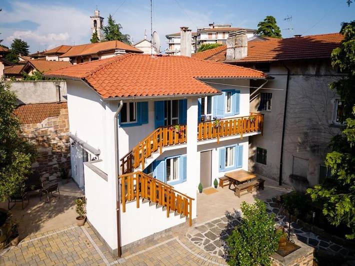 Location de vacances pour 6 personnes, avec jardin et jacuzzi, animaux acceptés dans Angera - 2