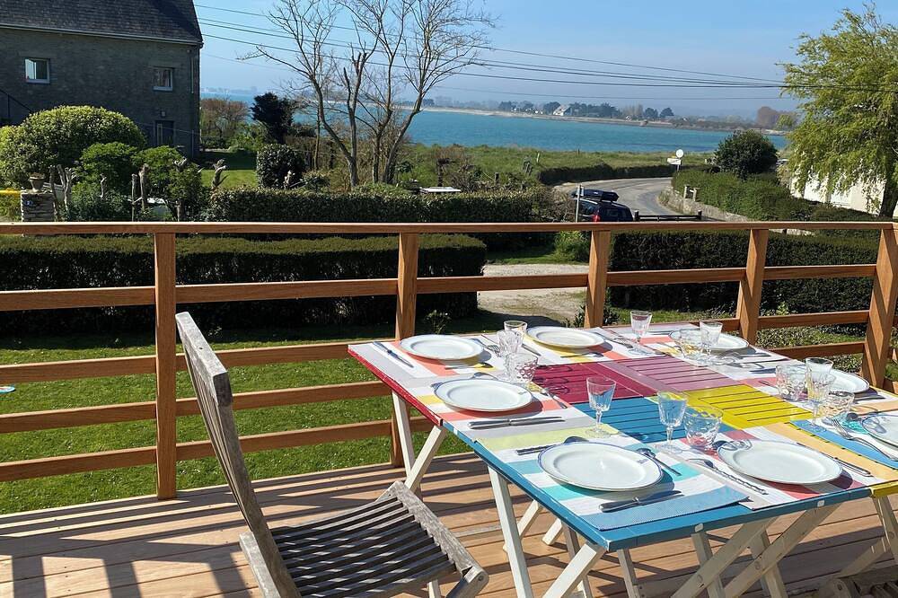 House with seaview 30 meters from the beach in Jonville, Réville