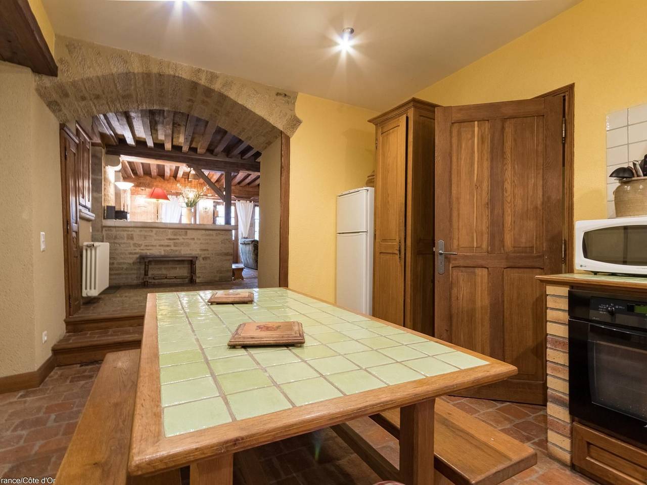 Maison médiévale avec cour privée, 3 chambres, parking à Châteauneuf-en-Auxois in Châteauneuf (Côte-d'Or), Région de Beaune