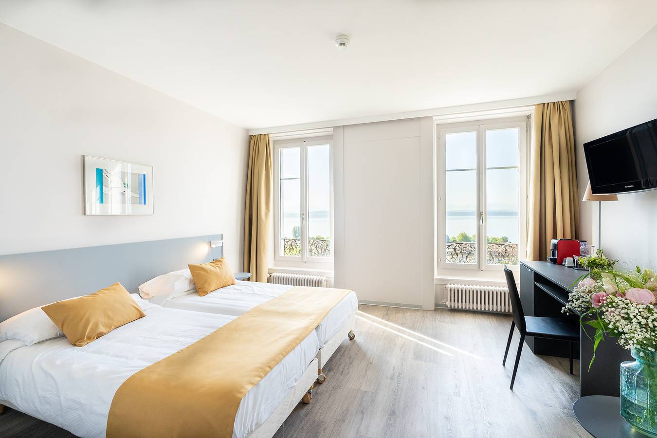 Hôtel Alpes et Lac - Chambre double lac - Annexe in Neuchâtel, Pays des Trois-Lacs