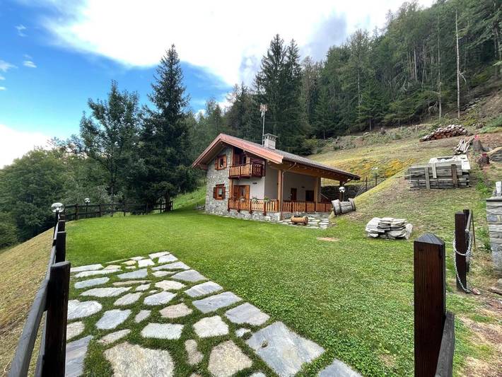 Chalet per 4 persone, con Balcone e Terrazza nonché Giardino e Panorama a Comune di Gressan