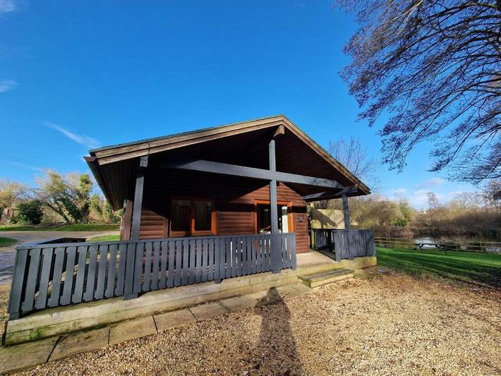 Holiday rental for 6 people, with hot tub and sauna as well as garden in Wiltshire