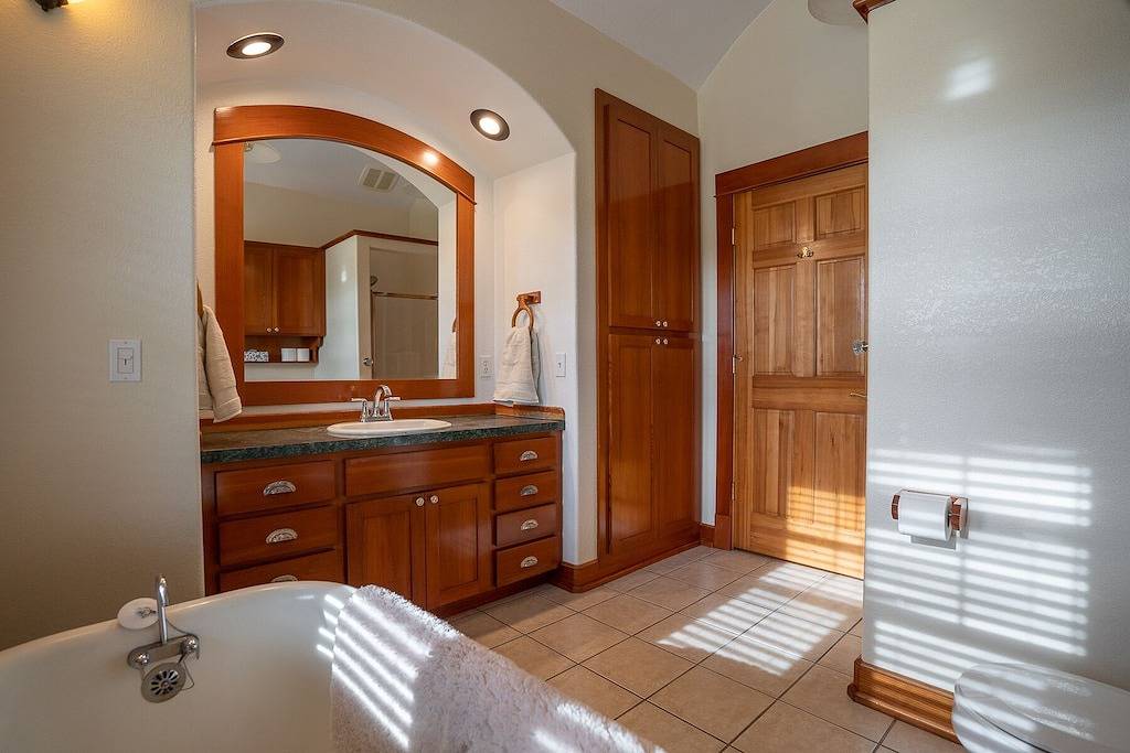 Paradise on Private 15 Acre Wildlife Sanctuary in Willamette Valley