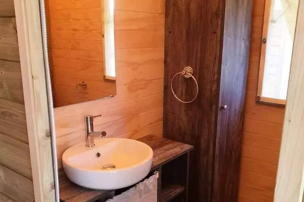 C- Lodge pilotis - 2 chambres 24m² avec terrasse couverte 5 personnes in Saint-Georges-d'Oléron, Côte de Beauté