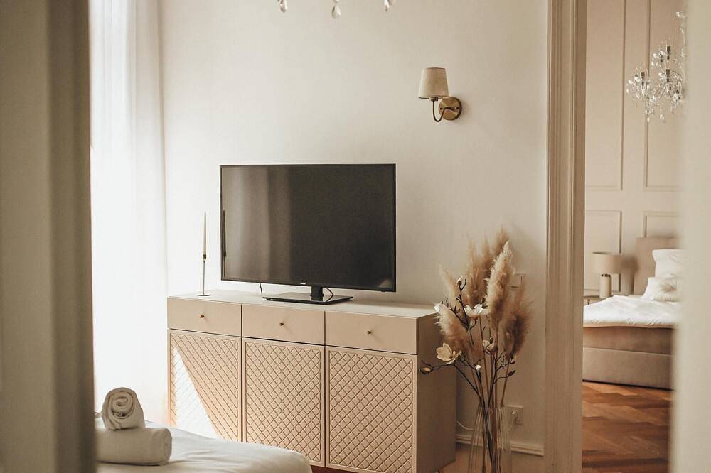 Ganze Wohnung, Classic Suite | Zentrum | Tiefg. Stellpl. | Balkon in Wiesbaden, Rheingau