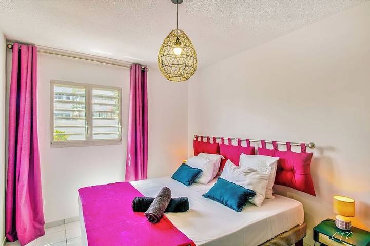 Entire apartment, \"Blue Lagoon\" the \"Dream\" becomes \"Reality\".  3 Bedrooms. Large Terrace in Anse Mitan, Les Trois-Îlets