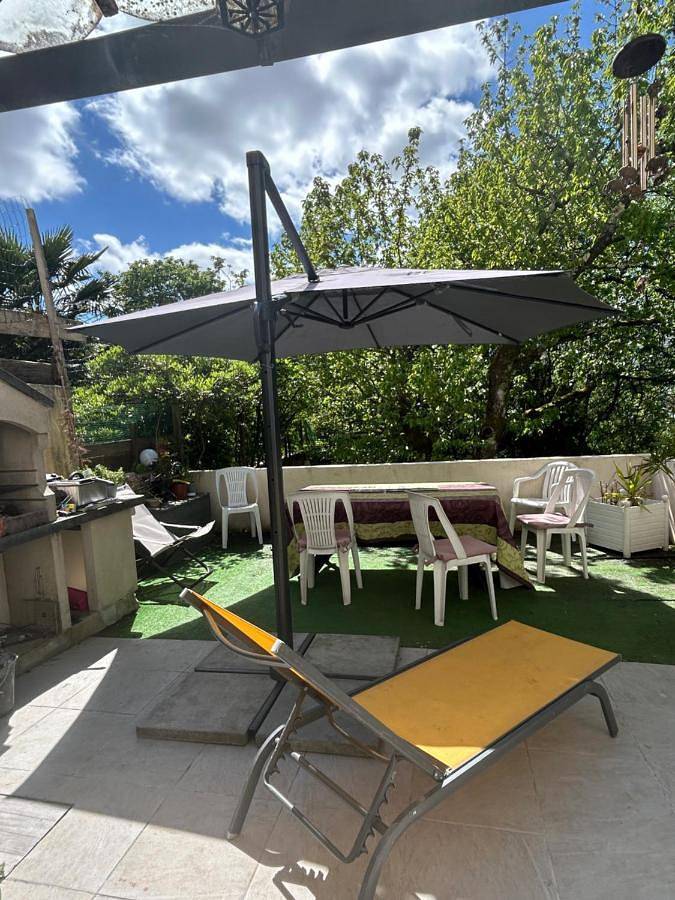 Appartement de vacances pour 2 personnes, avec Jacuzzi et Terrasse ainsi que Jardin et Vue