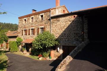 Chambre d’hôte pour 6 personnes, avec jardin en Haute-Loire