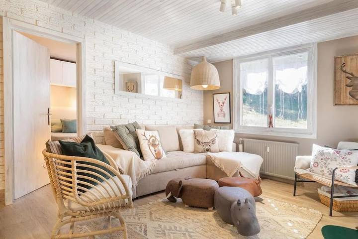 Apartamento para 5 personas, con terraza y vistas además de sauna y piscina, Se admiten mascotas en Viella