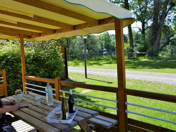 Camping Les Bords de Loue - Mobilheim 8 personen - Résidence Trio 40m² - 3 Schlafzimmer, 2 Bäder 6 pers. in Parcey, Jura