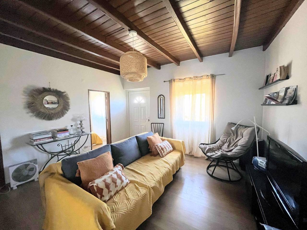 A Bela Casa dos Pássaros in Nossa Senhora do Pranto, Distrito de Santarém