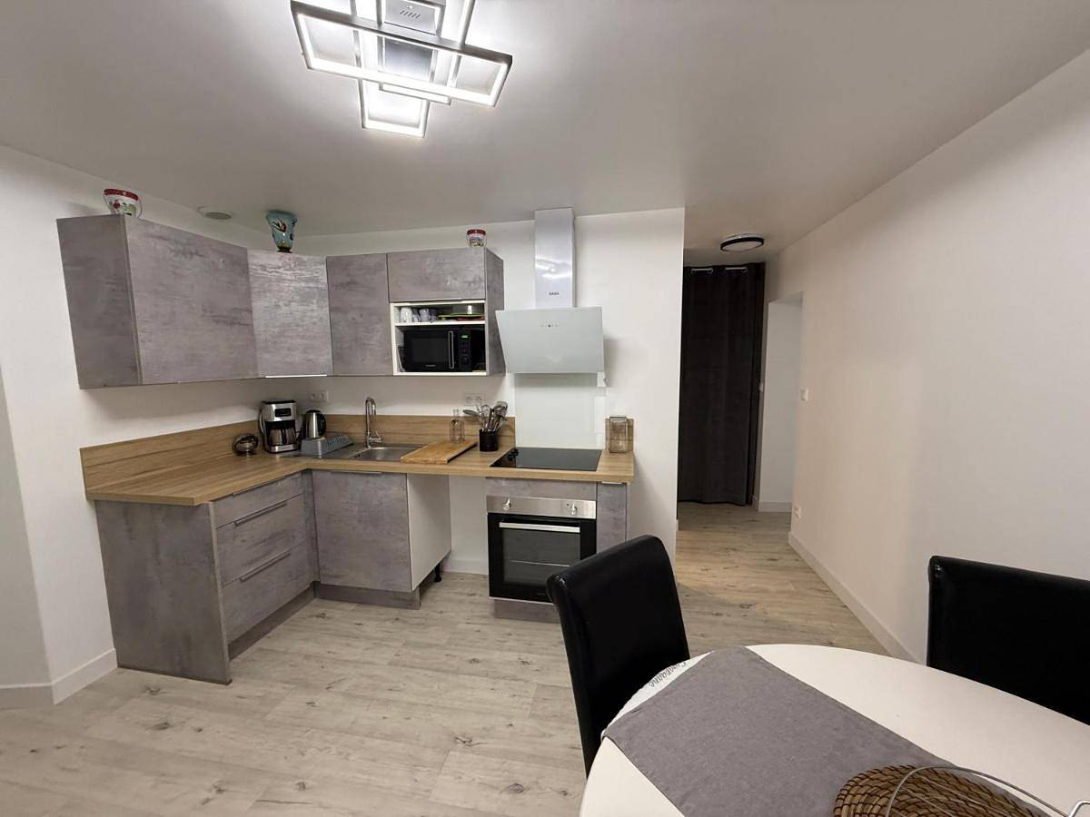 Appartement entier, One-Bedroom Apartment in Ustaritz, Région de Bayonne