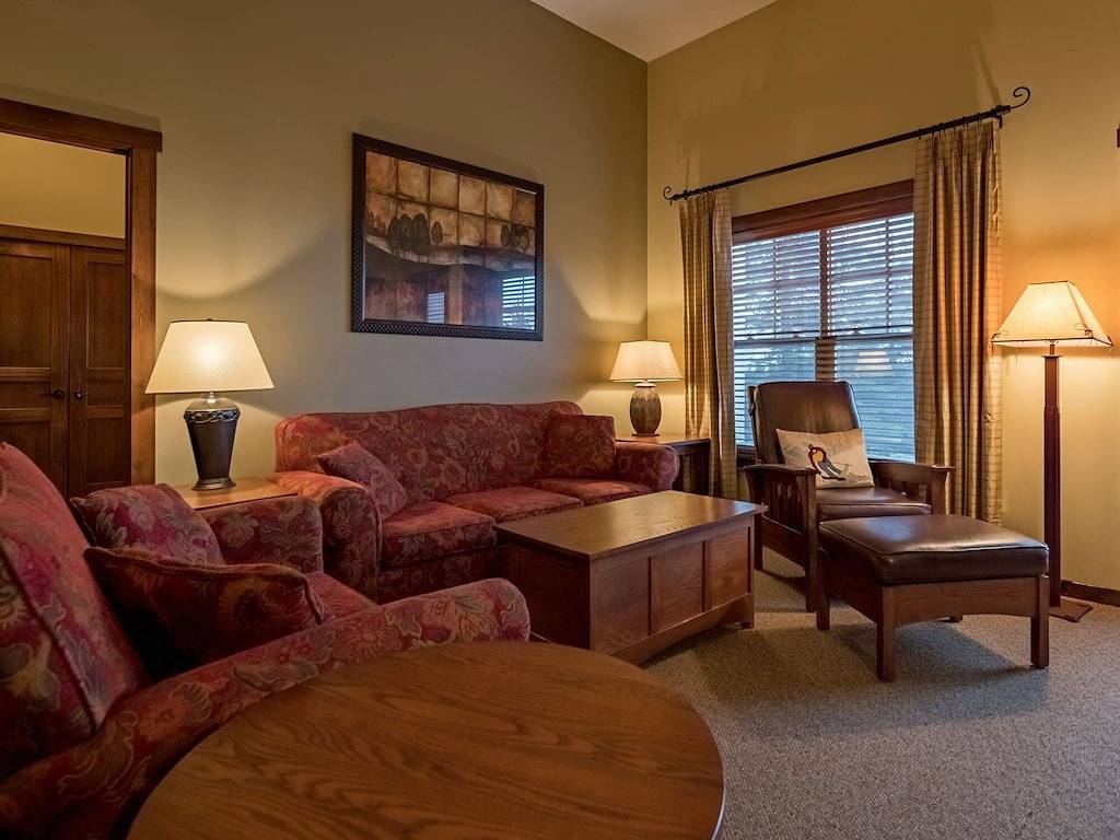 Ganze Wohnung, 2 Br: Hochfliegender Adler 110 in Snowshoe, Greenbrier River