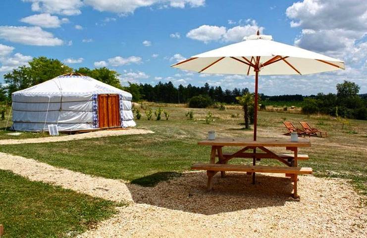 Cottage pour 2 personnes, avec jardin et vue à Agnac