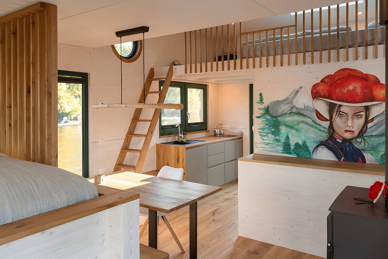 Rustic Tiny Houseboat with Rooftop Terrace and Fireplace in Harburg (Hamburg), Hamburg