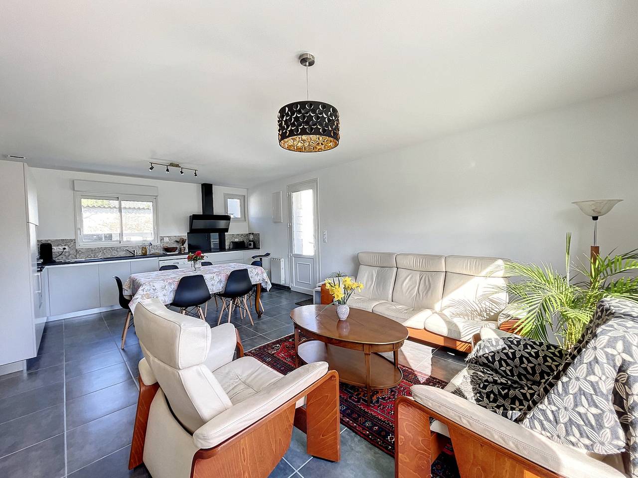 Haus in der Nähe von Aussichtspunkt, Strand und Wanderwegen! 7 Schlafplätze, 3 Schlafzimmer, Wlan in Carolles, Côte de la Déroute