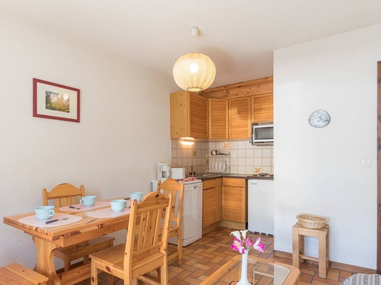 Appartement entier, Appartement cosy avec balcon, 5 couchages, centre Serre Chevalier, proche pistes et commerces in Le Monêtier-les-Bains, Serre Chevalier