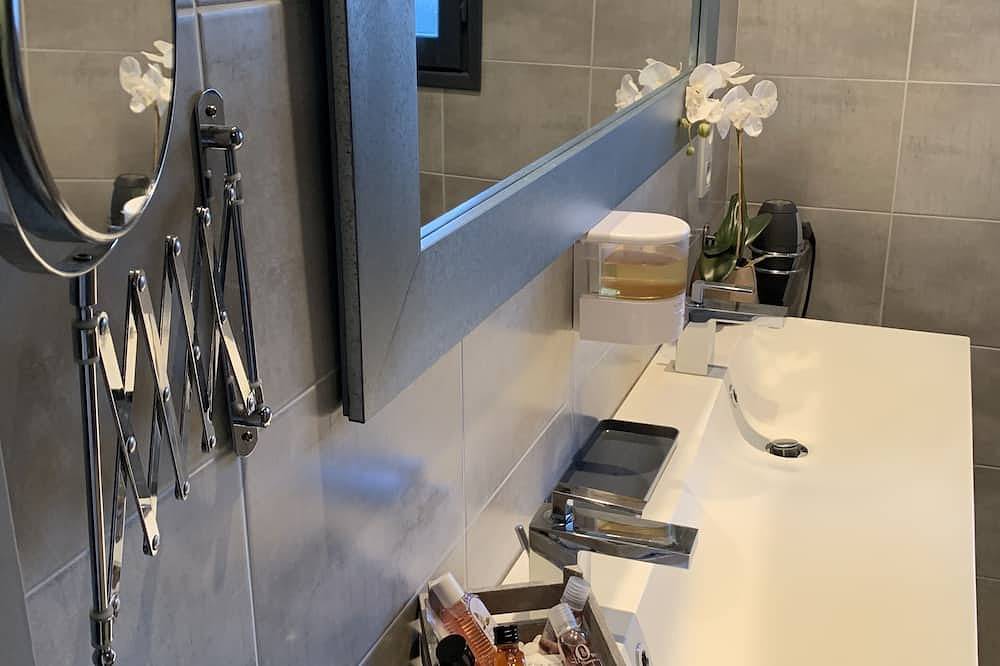 House near Collioure, with spa, quiet, sea and mountains in La Côte Vermeille, Saint-André