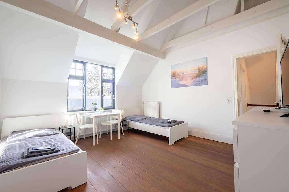 Ganze Wohnung, Große Monteurwohnung in Villa - 4 Zimmer (8 Personen), Wlan, Tv, Küche - Ahrensburg Nähe Hamburg in Ahrensburg, Kreis Stormarn