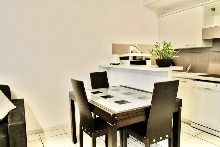 Gîte pour 4 personnes, avec balcon dans Gare De Cannes - 3