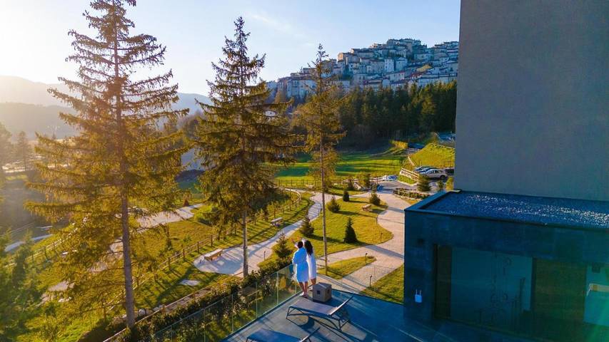 Resort per 2 persone, con Terrazza e Idromassaggio nonché Giardino e Piscina in Abruzzo