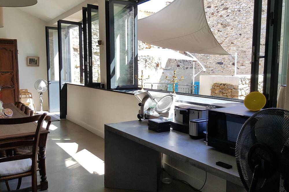 Uzes/Maison de caractère rénovée dans village, 16 couchages  avec petite piscine in Pouzilhac, Région de Nîmes