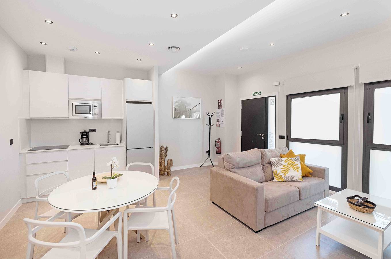 Geheel appartement, Appartement '1 Dorm Sirio' met gedeeld zwembad, Wi-Fi en airconditioning in Torre del Mar, Costa del Sol