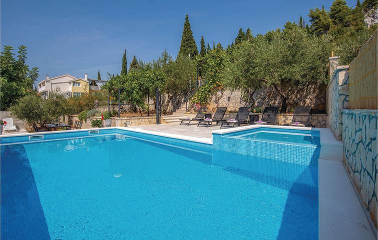 Appartement de vacances entier, Appartement moderne avec piscine et terrasse, à seulement 300 m de la plage ! in Blace, Dubrovnik-Neretva