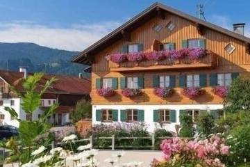 Ferienwohnung für 3 Personen, mit Sauna und Balkon sowie Garten in Wertach
