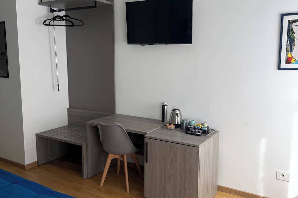 Residenceviagrande110 Rents Double Room With Balcony And Private Bathroom in Livorno, Etruskische Küste