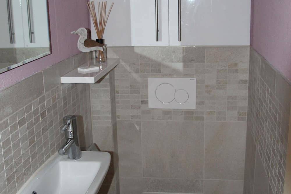 Port Ripaille: Your house right on the lake / the best of mountains and sea! in Thonon-les-Bains, Thonon-les-Bains region