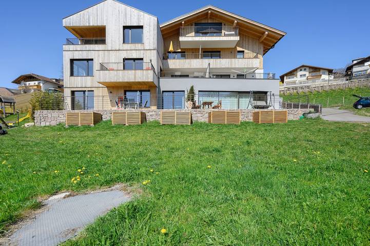 Appartamento intero, Appartamento 'Moarhof Minze' con vista sulle montagne, giardino in comune e Wi-Fi in Salonetto, Meltina